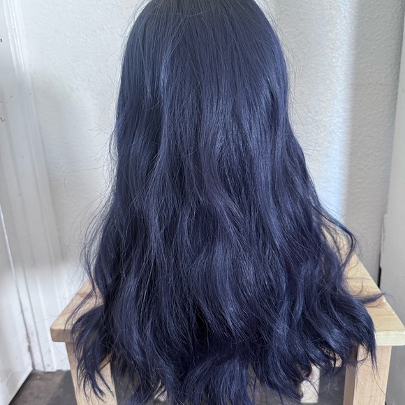 Mid length purple wig - Picture 3 of 9